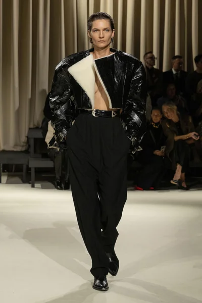 Look 24